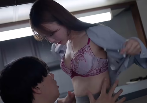 Nữ nhân viên bất động sản xinh đẹp gạ tình anh chủ nhà may mắn để được hợp đồng